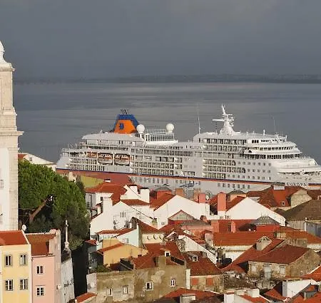 Alfama 44 *
